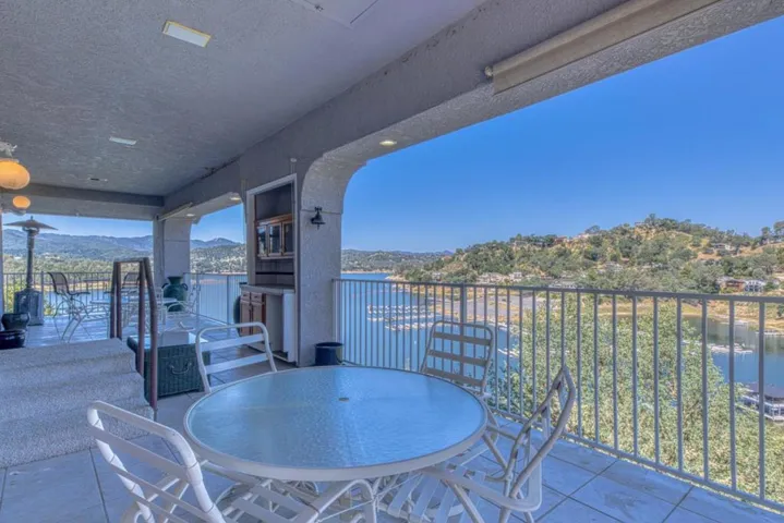 8213 Bass Point, Bradley, California 93426
