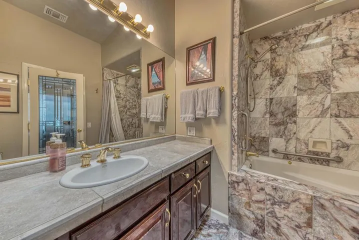 8213 Bass Point, Bradley, California 93426