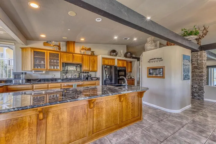 8213 Bass Point, Bradley, California 93426