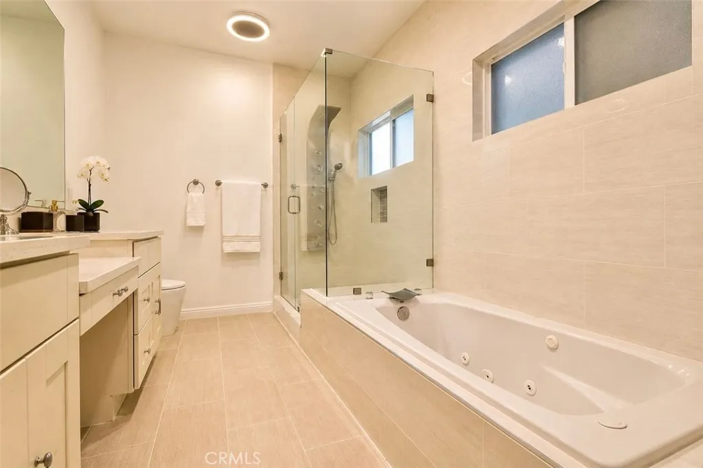 Master bedroom bath shower and full bath tub