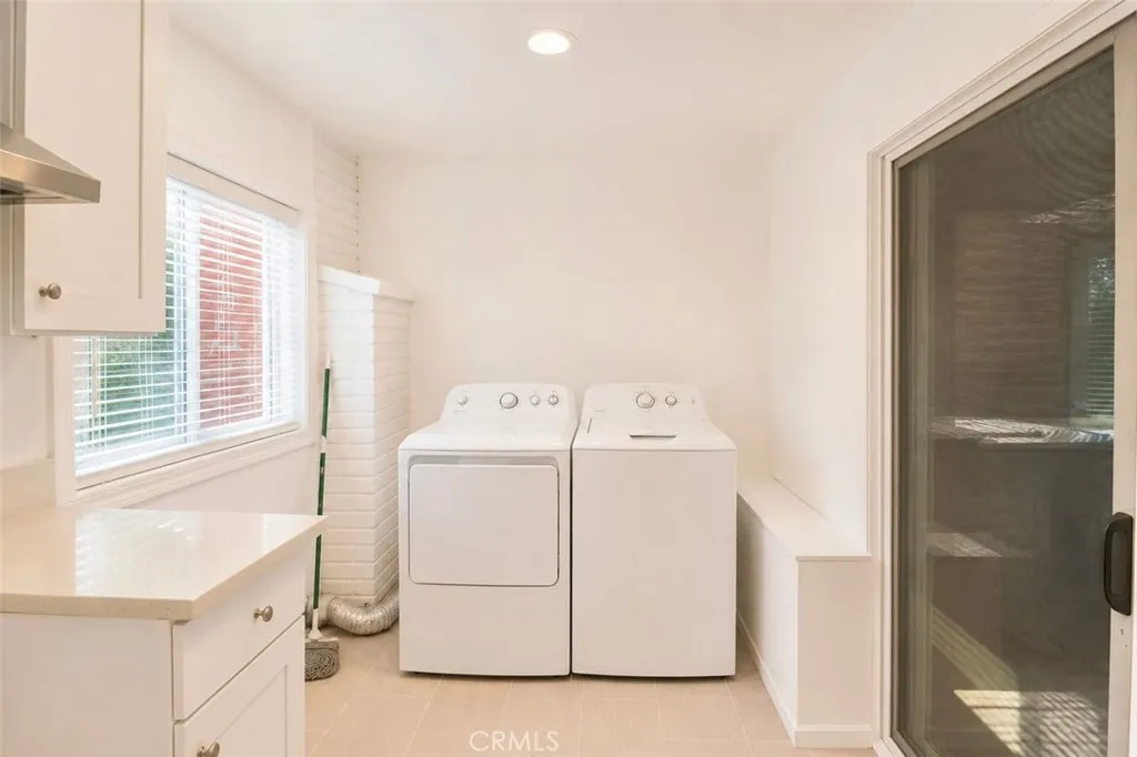in side master bedroom