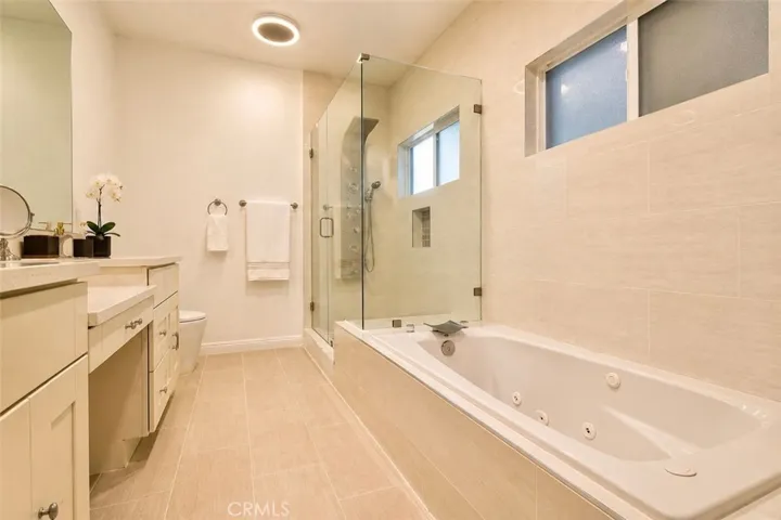 Master bedroom bath shower and full bath tub