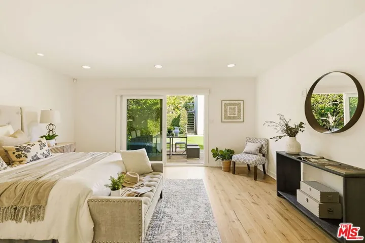 1026 S Windsor Boulevard, Los Angeles, California 90019