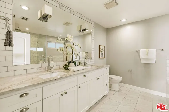 1026 S Windsor Boulevard, Los Angeles, California 90019