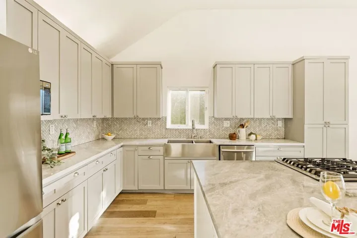 1026 S Windsor Boulevard, Los Angeles, California 90019