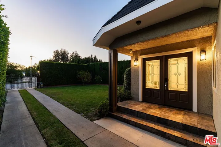 1026 S Windsor Boulevard, Los Angeles, California 90019