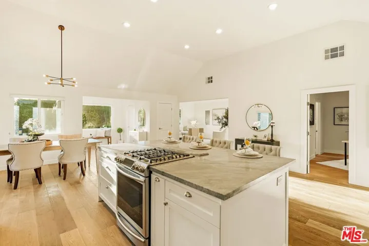 1026 S Windsor Boulevard, Los Angeles, California 90019