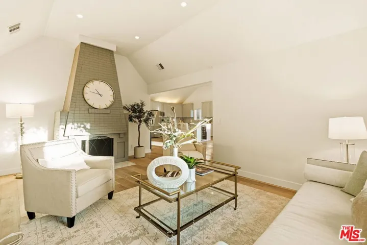 1026 S Windsor Boulevard, Los Angeles, California 90019