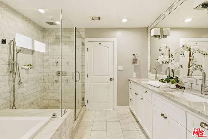 1026 S Windsor Boulevard, Los Angeles, California 90019