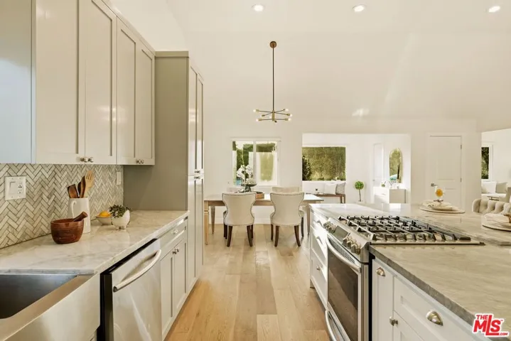 1026 S Windsor Boulevard, Los Angeles, California 90019