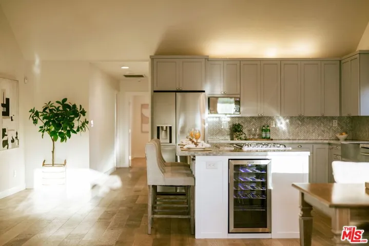 1026 S Windsor Boulevard, Los Angeles, California 90019