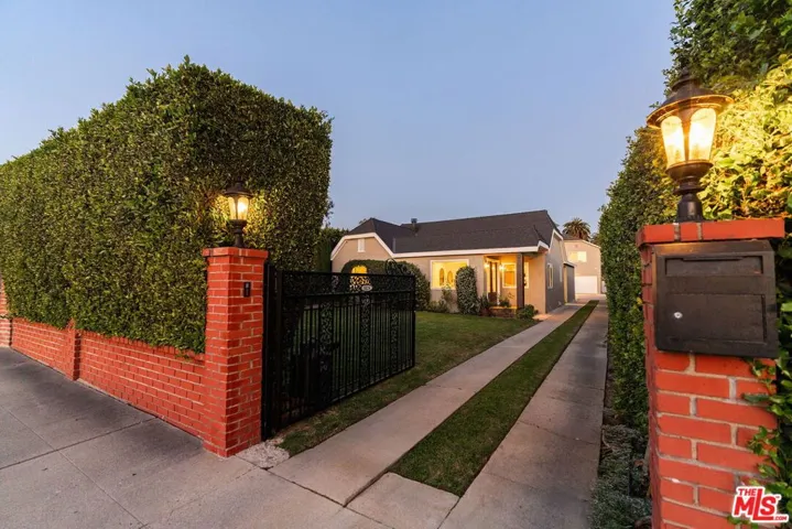 1026 S Windsor Boulevard, Los Angeles, California 90019