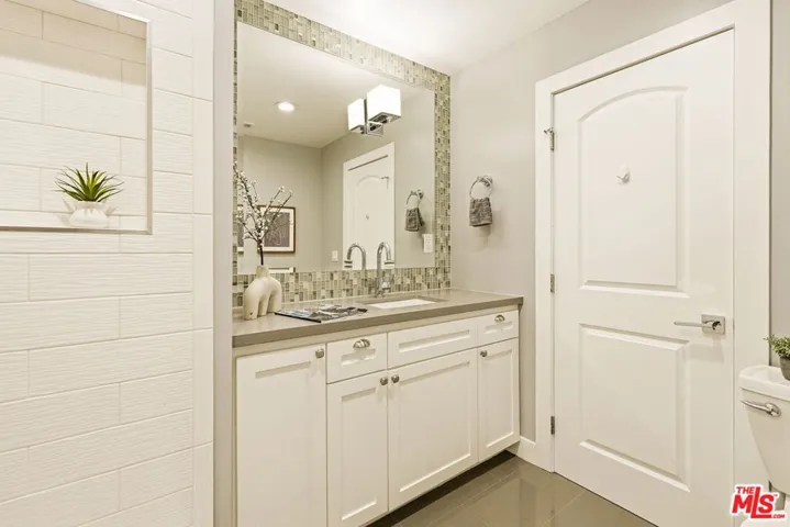 1026 S Windsor Boulevard, Los Angeles, California 90019