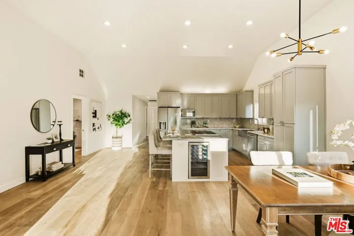 1026 S Windsor Boulevard, Los Angeles, California 90019