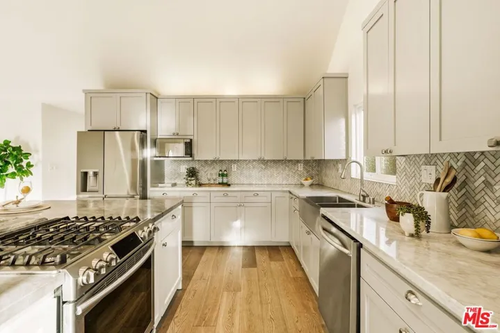 1026 S Windsor Boulevard, Los Angeles, California 90019