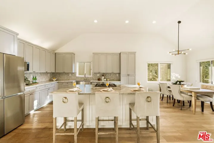 1026 S Windsor Boulevard, Los Angeles, California 90019