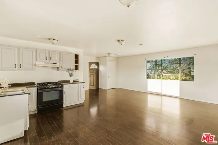1026 S Windsor Boulevard, Los Angeles, California 90019