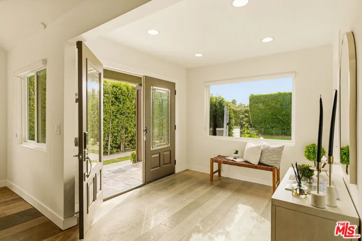 1026 S Windsor Boulevard, Los Angeles, California 90019