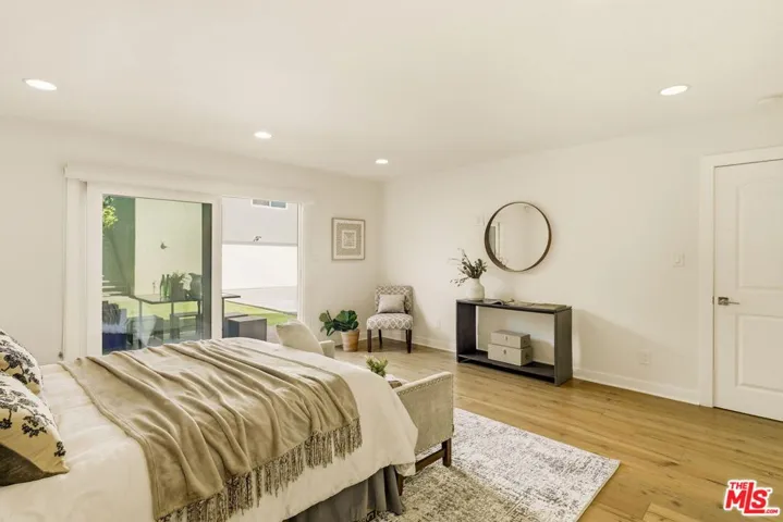 1026 S Windsor Boulevard, Los Angeles, California 90019