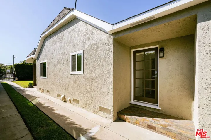 1026 S Windsor Boulevard, Los Angeles, California 90019