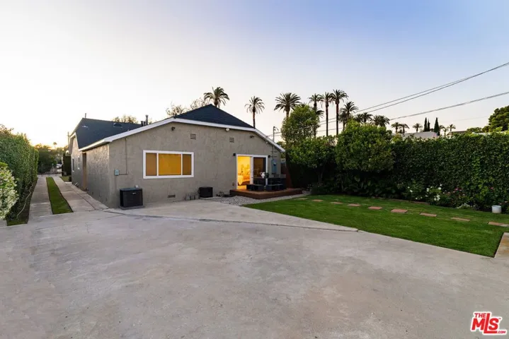 1026 S Windsor Boulevard, Los Angeles, California 90019