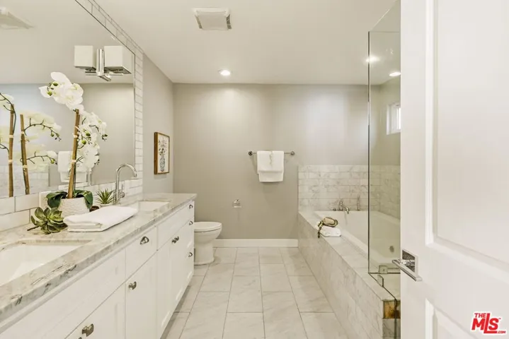 1026 S Windsor Boulevard, Los Angeles, California 90019