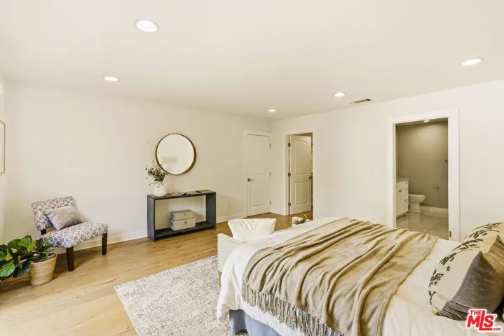 1026 S Windsor Boulevard, Los Angeles, California 90019