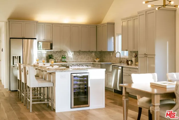 1026 S Windsor Boulevard, Los Angeles, California 90019
