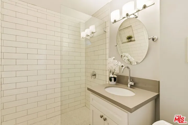 1026 S Windsor Boulevard, Los Angeles, California 90019