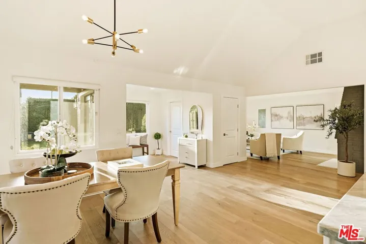 1026 S Windsor Boulevard, Los Angeles, California 90019