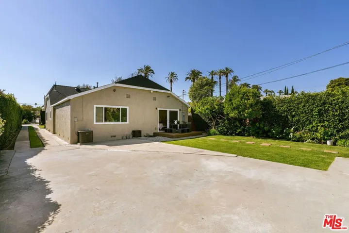 1026 S Windsor Boulevard, Los Angeles, California 90019
