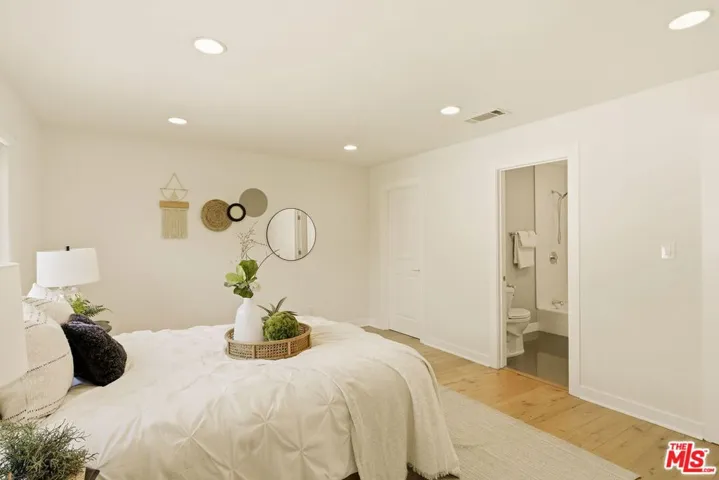 1026 S Windsor Boulevard, Los Angeles, California 90019