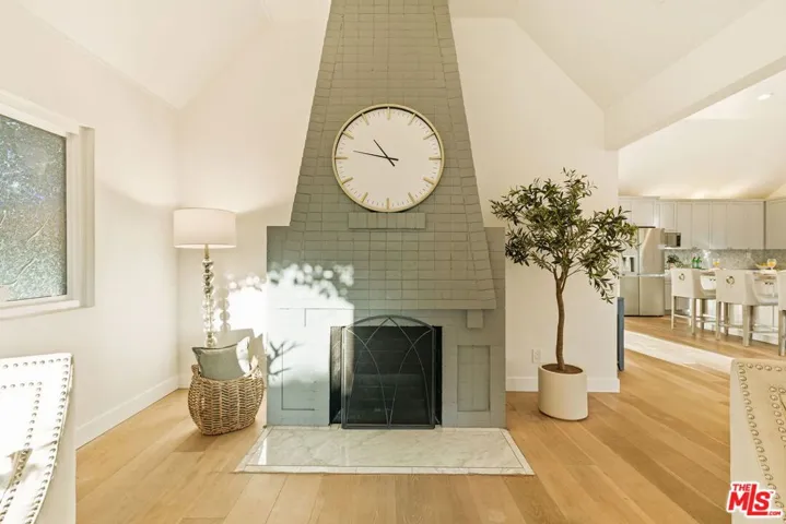 1026 S Windsor Boulevard, Los Angeles, California 90019