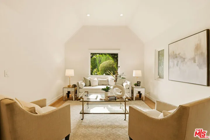 1026 S Windsor Boulevard, Los Angeles, California 90019