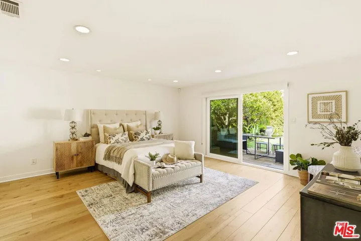 1026 S Windsor Boulevard, Los Angeles, California 90019