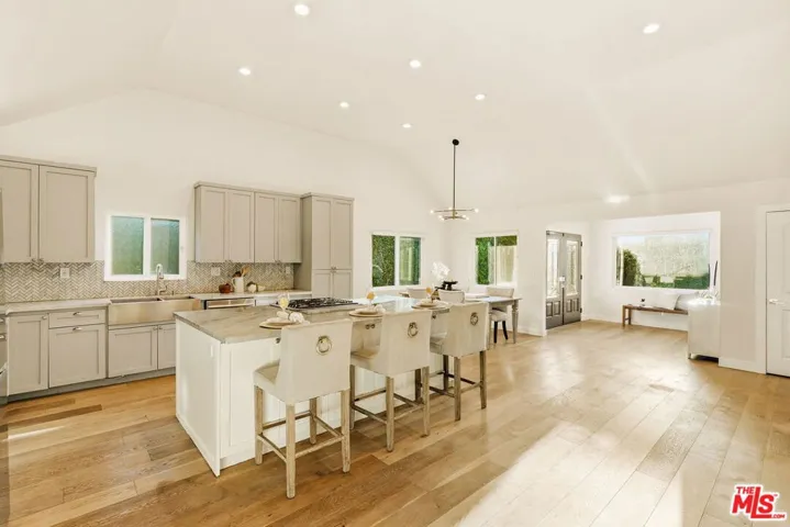 1026 S Windsor Boulevard, Los Angeles, California 90019