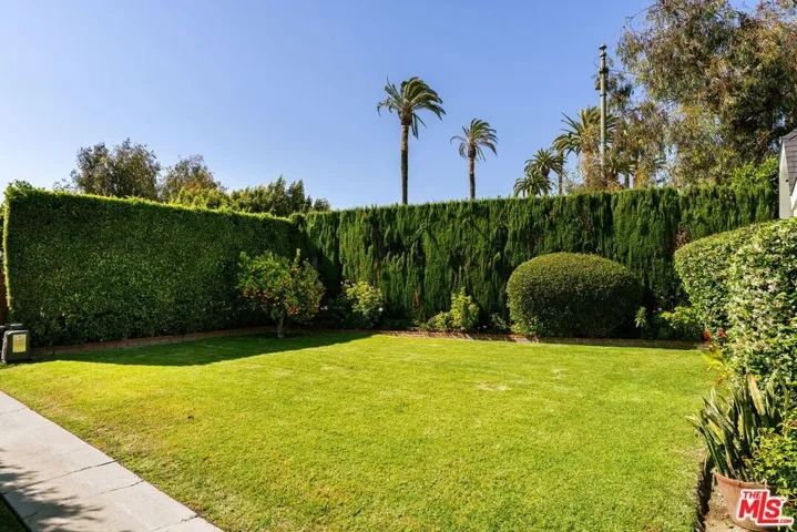1026 S Windsor Boulevard, Los Angeles, California 90019