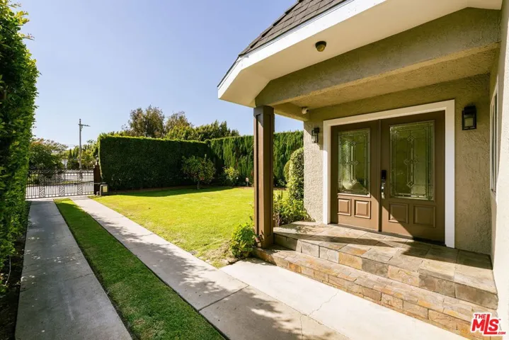 1026 S Windsor Boulevard, Los Angeles, California 90019