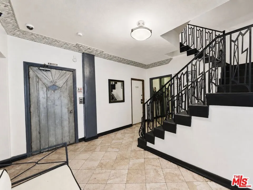 1 Elevator, 1 Staircase