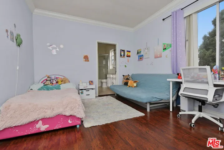 14315 Magnolia Boulevard 101, Sherman Oaks, California 91423