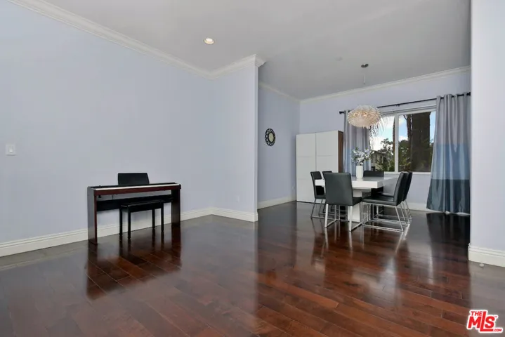 14315 Magnolia Boulevard 101, Sherman Oaks, California 91423