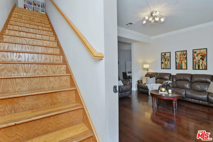 14315 Magnolia Boulevard 101, Sherman Oaks, California 91423