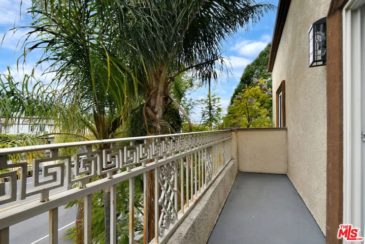 14315 Magnolia Boulevard 101, Sherman Oaks, California 91423