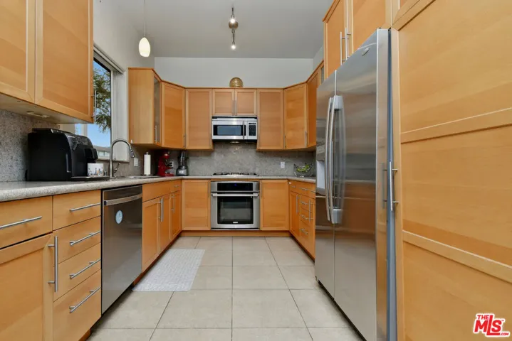 14315 Magnolia Boulevard 101, Sherman Oaks, California 91423