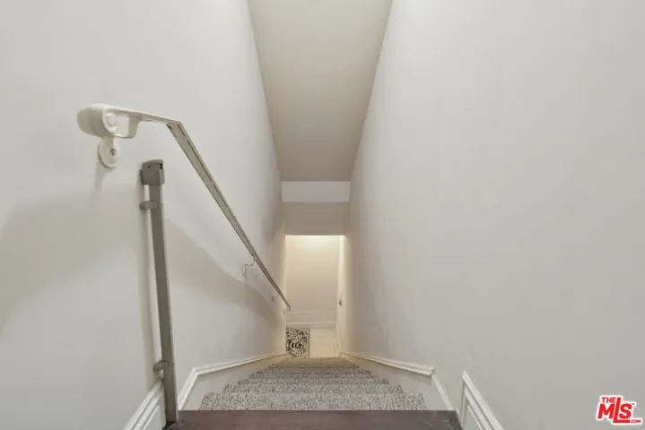 14315 Magnolia Boulevard 101, Sherman Oaks, California 91423