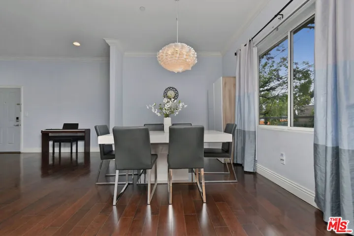 14315 Magnolia Boulevard 101, Sherman Oaks, California 91423
