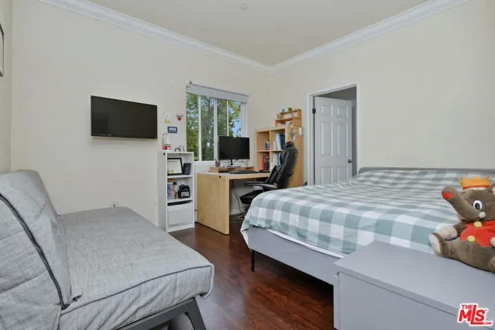 14315 Magnolia Boulevard 101, Sherman Oaks, California 91423