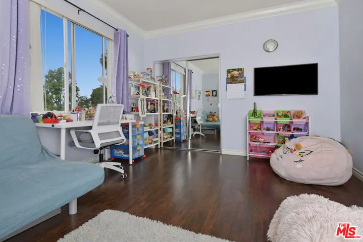 14315 Magnolia Boulevard 101, Sherman Oaks, California 91423