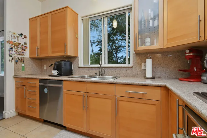 14315 Magnolia Boulevard 101, Sherman Oaks, California 91423