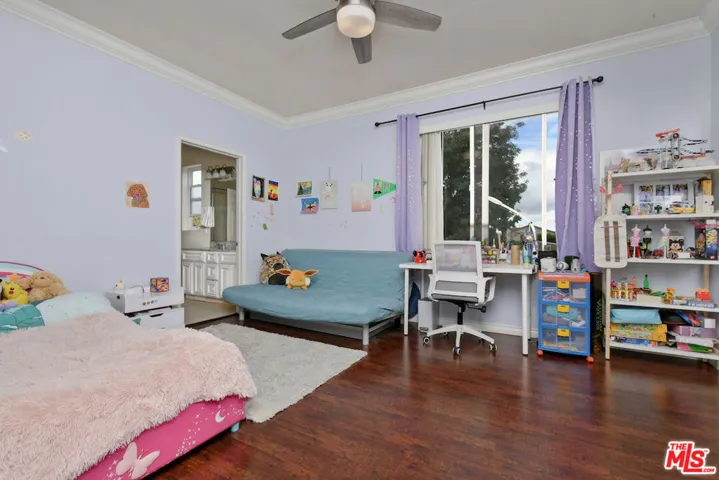 14315 Magnolia Boulevard 101, Sherman Oaks, California 91423